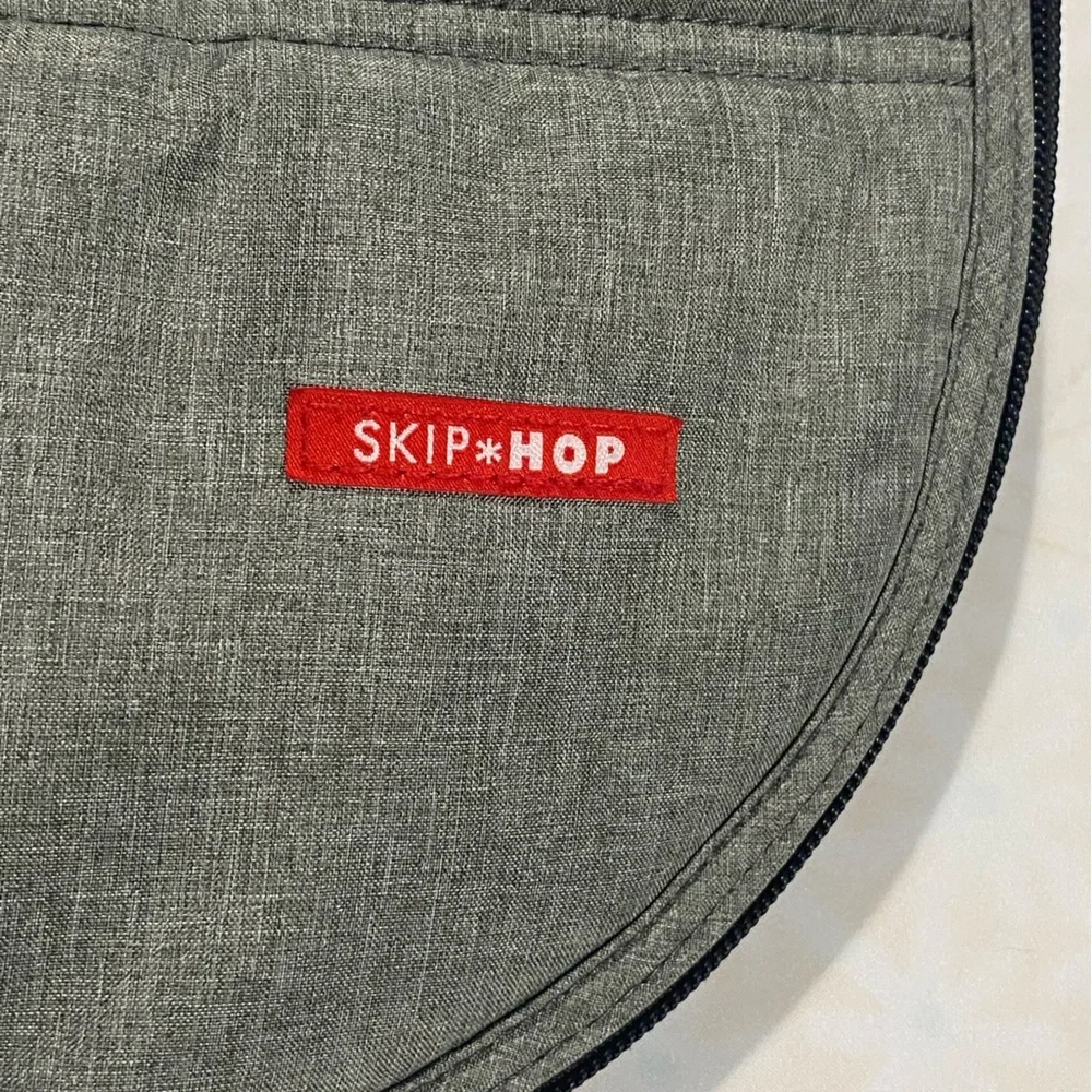 Skip Hop stylish gray
